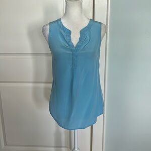 100% silk top from Lily Pulitzer. Size XXS.